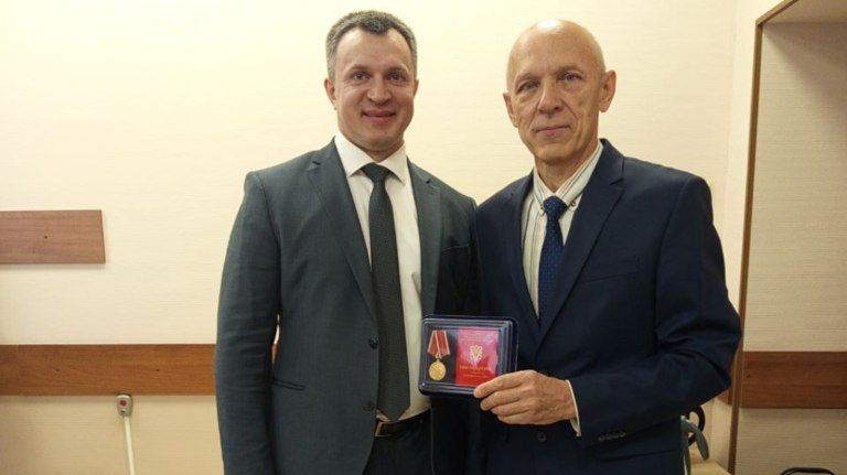 Администратора Жуковского суда наградили медалью «За безупречную службу»