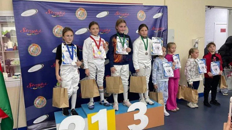 Брянские фехтовальщицы победили на соревнованиях в Минске