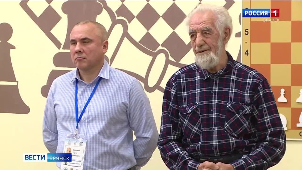 В Брянске стартовал турнир по быстрым шахматам памяти известного советского шахматиста Петра Яшелина