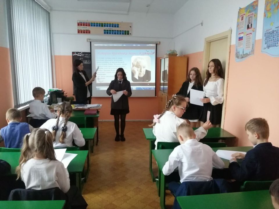 В школе №9 им. А.Г. Карлова прошла трогательная акция памяти "День белых журавлей"