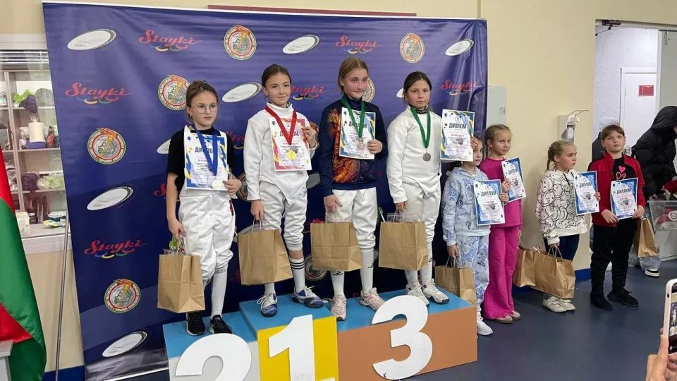 Брянские фехтовальщицы — в числе победителей и призеров соревнований в Минске