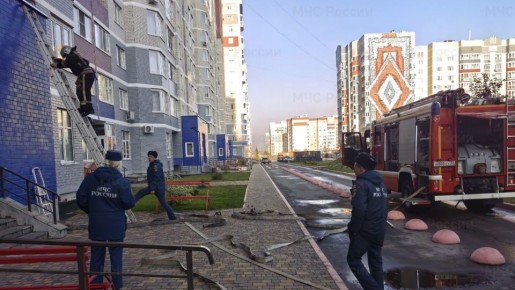 В Брянске ликвидировали пожар в многоквартирном доме на Войстроченко