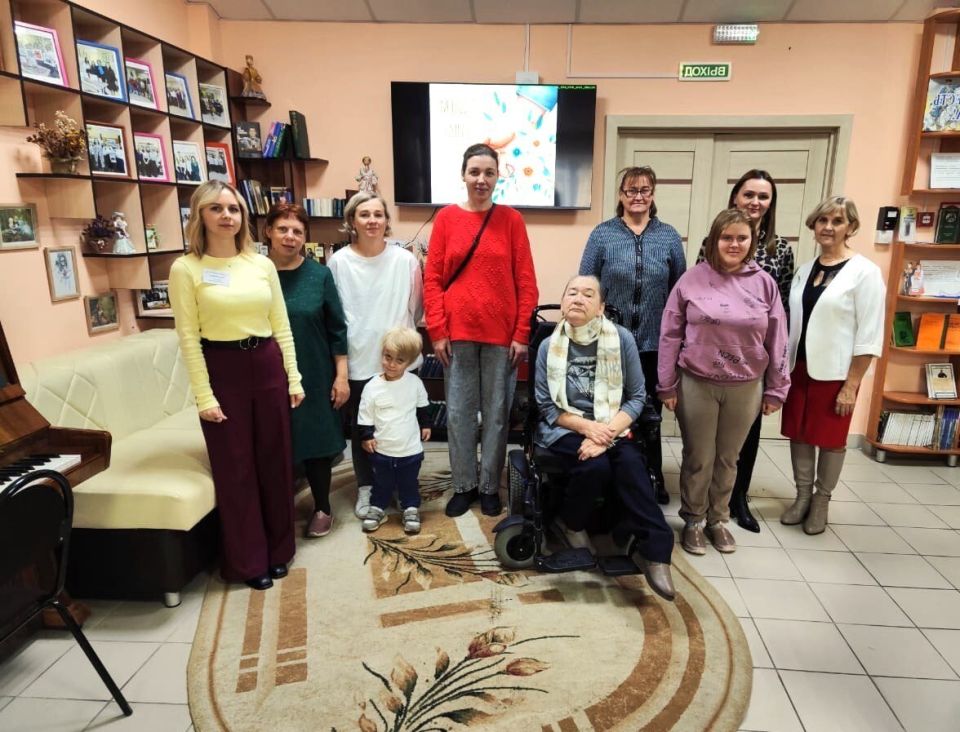 Участники клуба "Активное долголетие" и воспитанники отделения дневного пребывания и реабилитации ГБУ КЦСОН Климовского района приняли участие в серии тематических мероприятий: