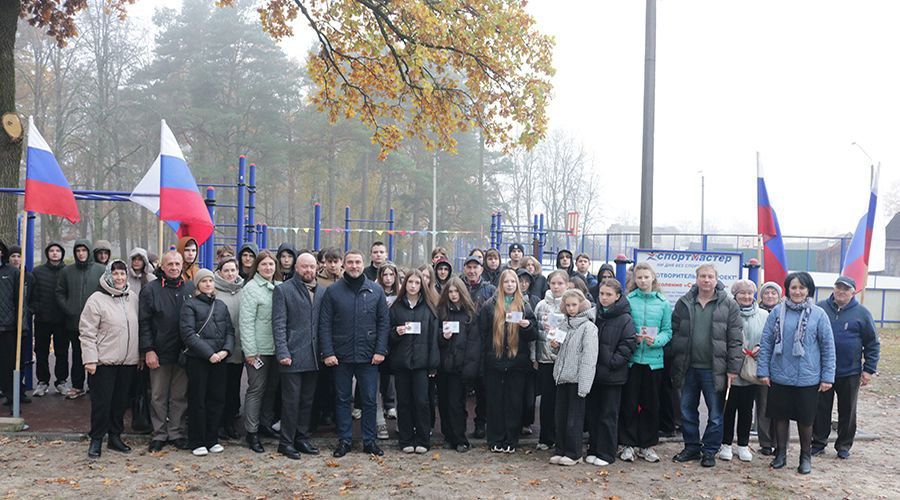 В поселке Навля торжественно открылась современная спортивная площадка