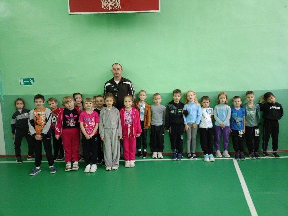 В Брасовском районе первоклассники пробовали силы в выполнении нормативов ГТО