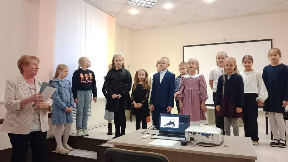 В малом зале ДШИ №3 им.Г.В.Свиридова состоялась лекция «От органа к фортепиано. Путешествие в страну клавишных инструментов»