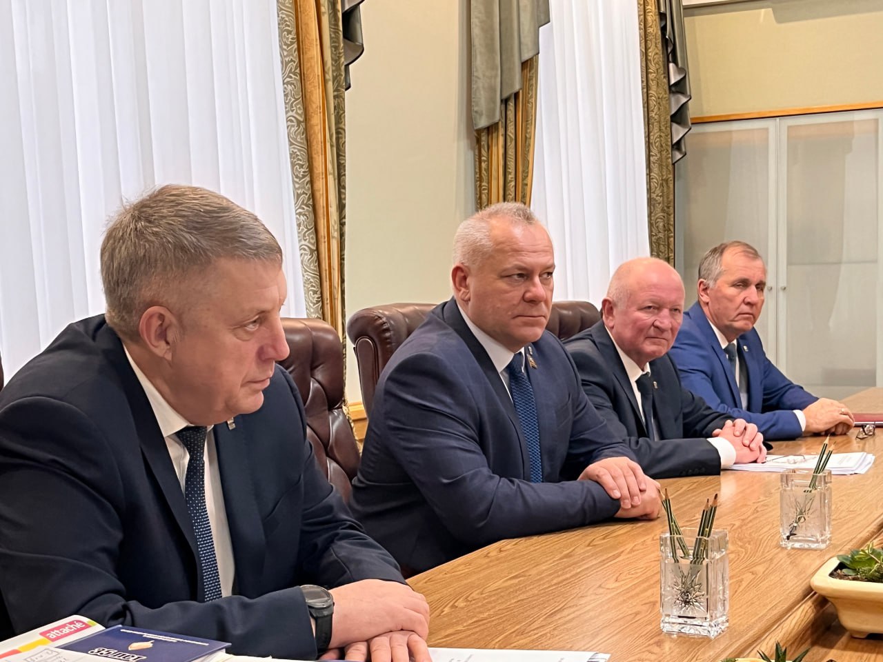 Александр Богомаз: В Брянске с рабочей поездкой заместитель Министра природных ресурсов и экологии Евгений Владимирович Марков и заместитель директора Департамента экономики замкнутого цикла в сфере отходов производства и... Александр Богомаз: В Брянске с рабочей поездкой заместитель Министра природных ресурсов и экологии Евгений Владимирович Марков и заместитель директора Департамента экономики замкнутого цикла в сфере отходов производства и...
