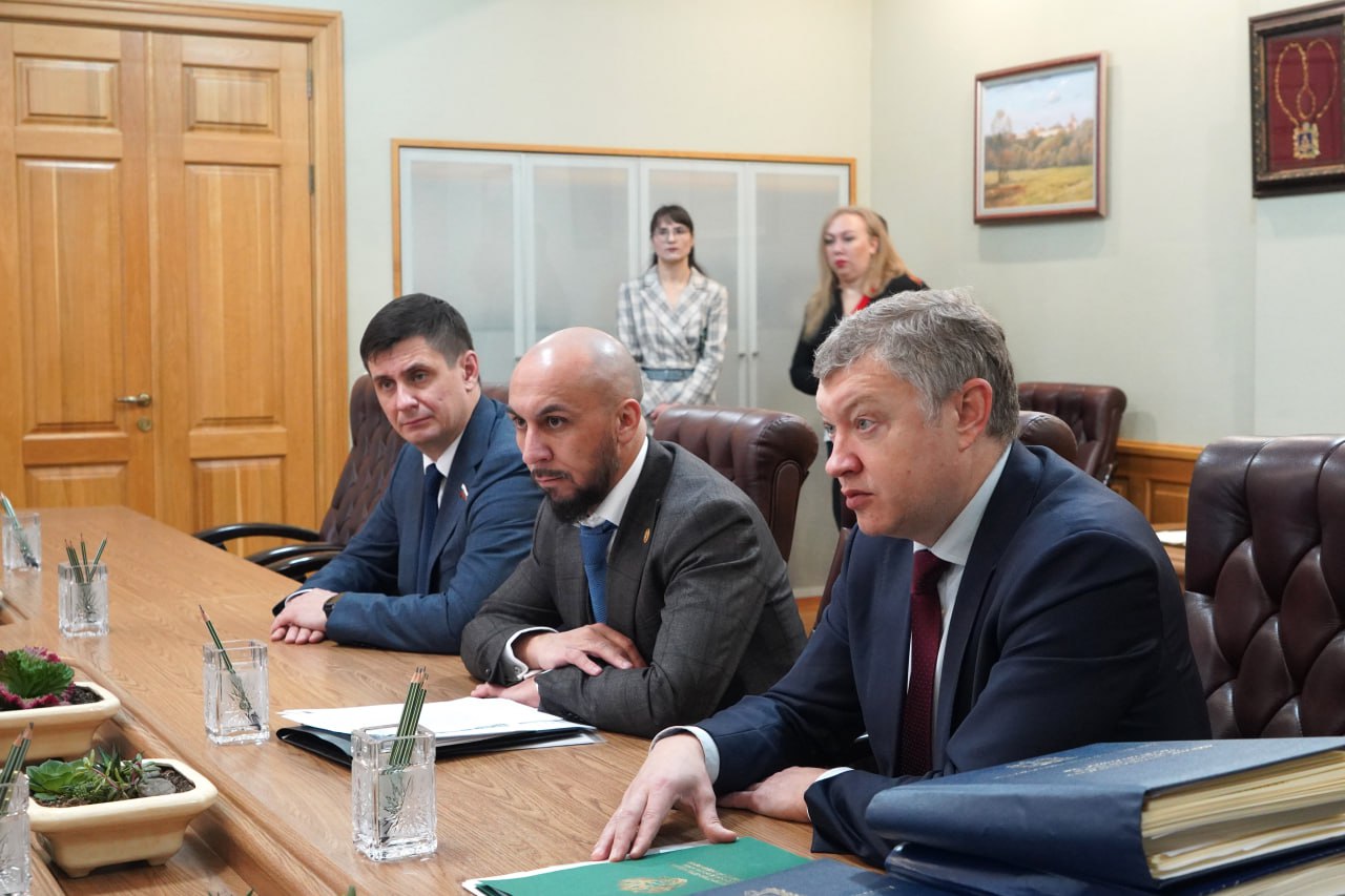 Александр Богомаз: В Брянске с рабочей поездкой заместитель Министра природных ресурсов и экологии Евгений Владимирович Марков и заместитель директора Департамента экономики замкнутого цикла в сфере отходов производства и... Александр Богомаз: В Брянске с рабочей поездкой заместитель Министра природных ресурсов и экологии Евгений Владимирович Марков и заместитель директора Департамента экономики замкнутого цикла в сфере отходов производства и...