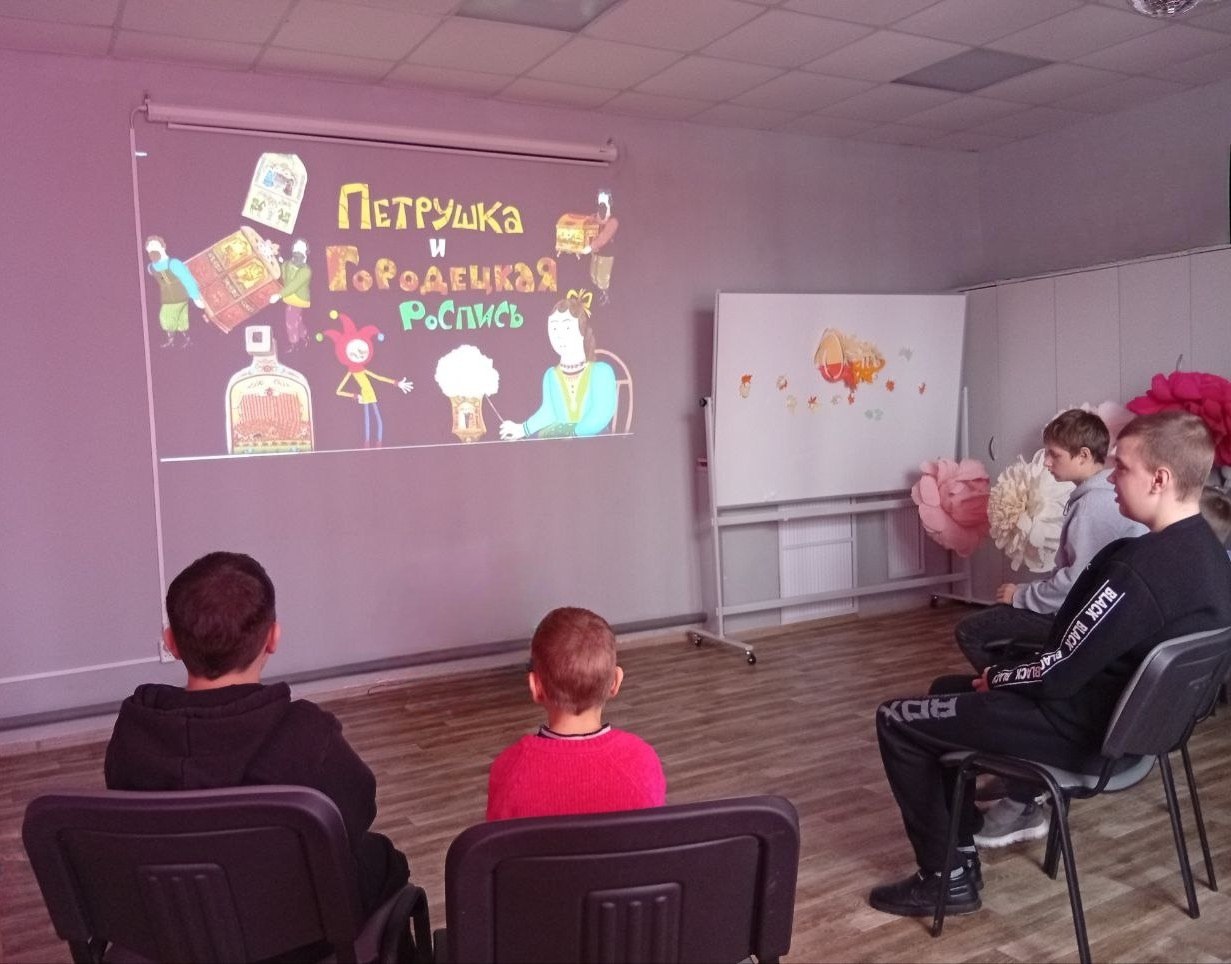 Городецкая роспись — это русский народный художественный промысел, особый вид росписи по дереву, который появился в середине XIX века в Нижегородской губернии, в районе города под названием Городец Городецкая роспись — это русский народный художественный промысел, особый вид росписи по дереву, который появился в середине XIX века в Нижегородской губернии, в районе города под названием Городец