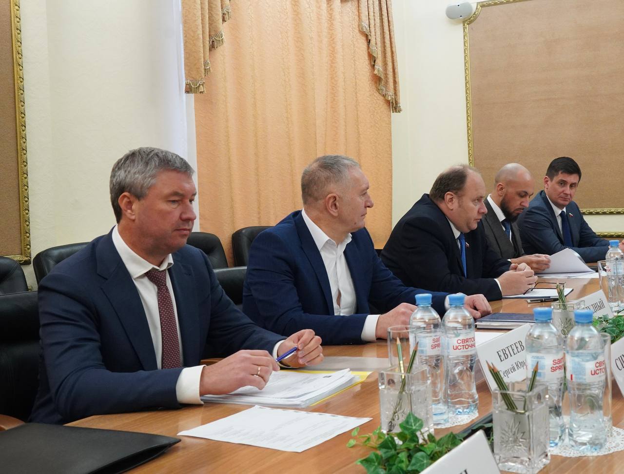 Александр Богомаз: На совещании в Правительстве Брянской области с заместителем Министра природных ресурсов и экологии Евгением Владимировичем Марковым и заместителем директора Департамента экономики замкнутого цикла в... Александр Богомаз: На совещании в Правительстве Брянской области с заместителем Министра природных ресурсов и экологии Евгением Владимировичем Марковым и заместителем директора Департамента экономики замкнутого цикла в...