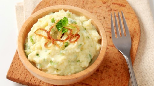 Гузеева поделилась простым и вкусным рецептом картофельного пюре с луком
