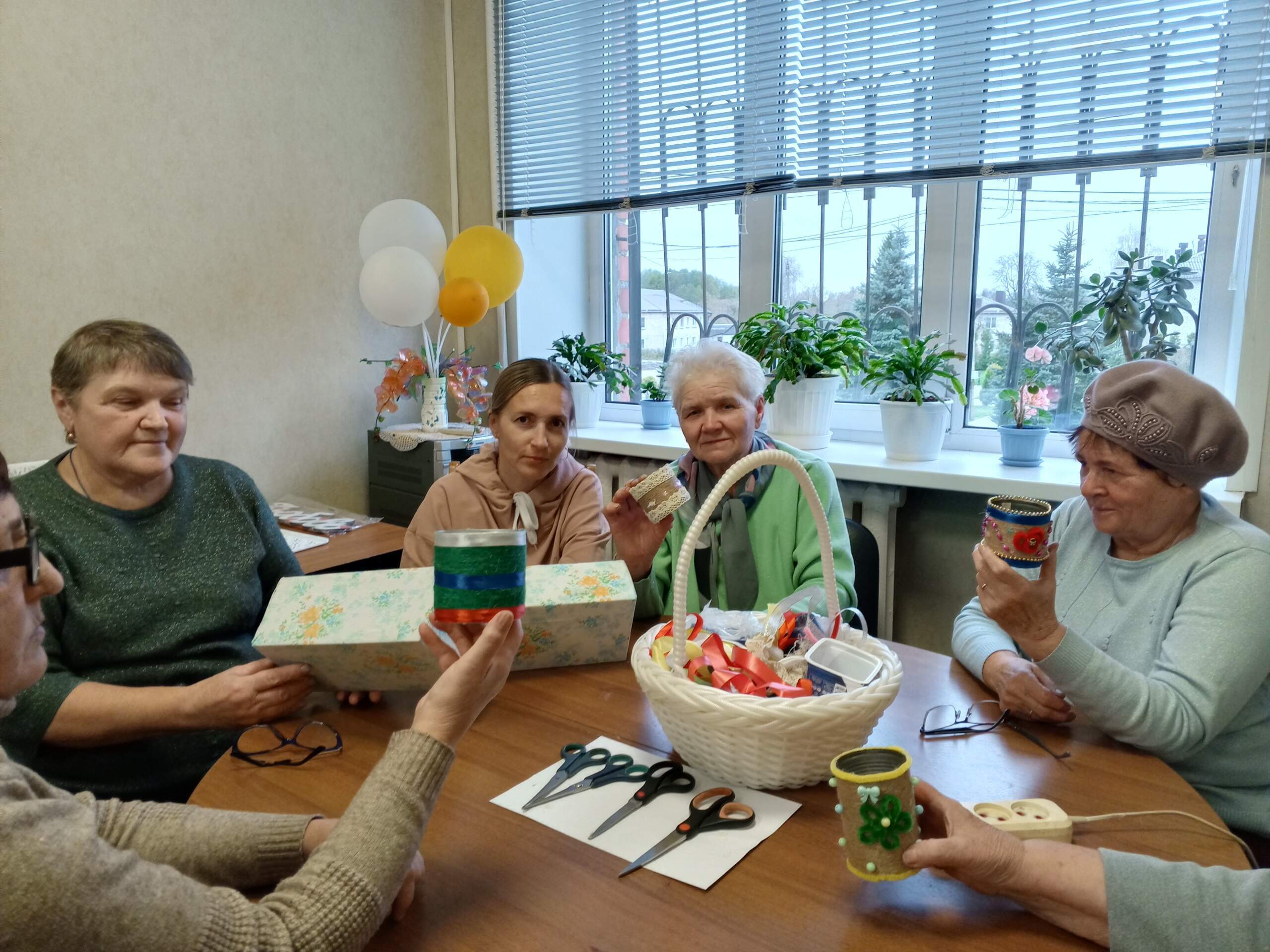 Творчество играет важную роль в жизни пожилых людей Творчество играет важную роль в жизни пожилых людей