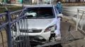 В Брянске на Новостройке легковушка снесла ограждение