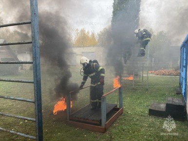 В Брасово прошла огневая полоса психологической подготовки пожарных