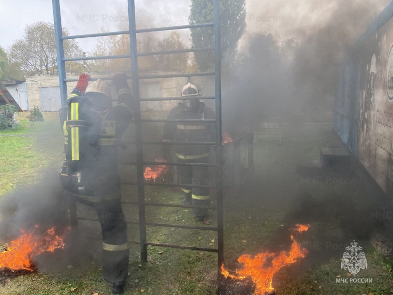 В Брасово прошла огневая полоса психологической подготовки пожарных В Брасово прошла огневая полоса психологической подготовки пожарных