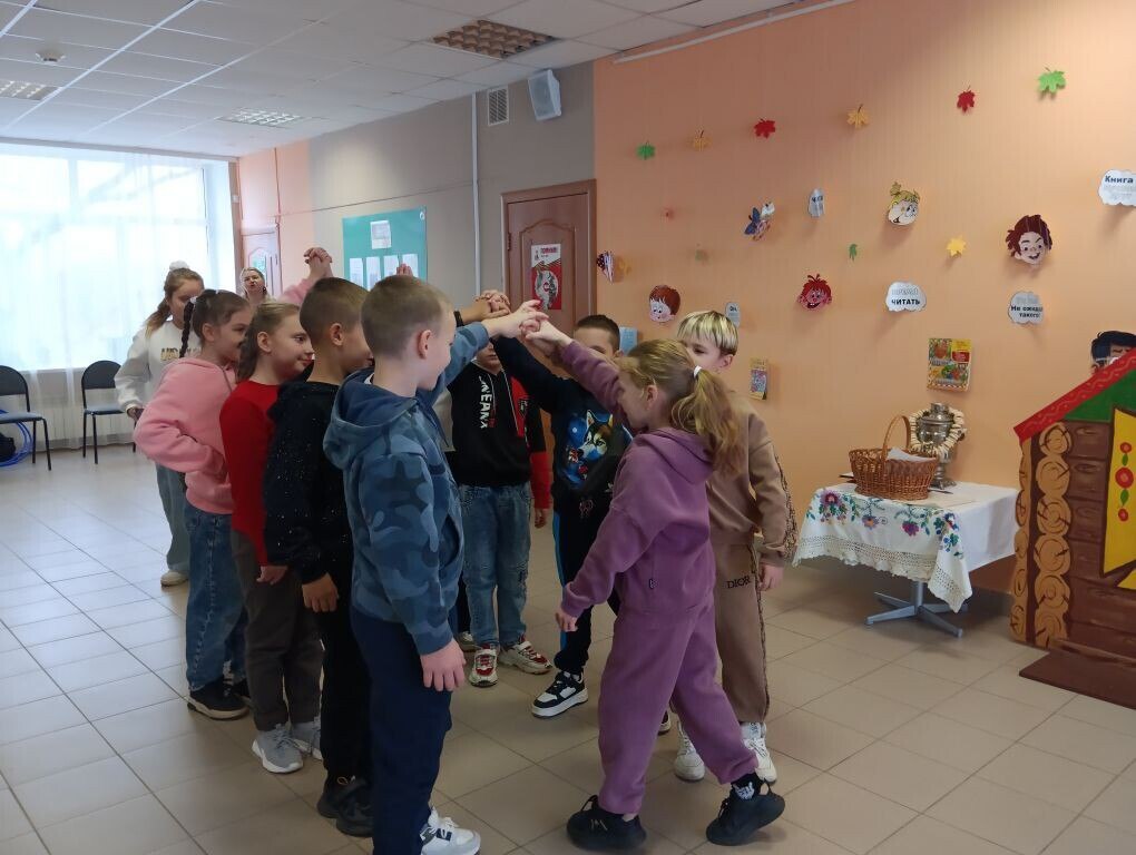 В первый день осенних каникул для учащихся Гимназии №1 в детской библиотеке прошла литературная игротека В первый день осенних каникул для учащихся Гимназии №1 в детской библиотеке прошла литературная игротека