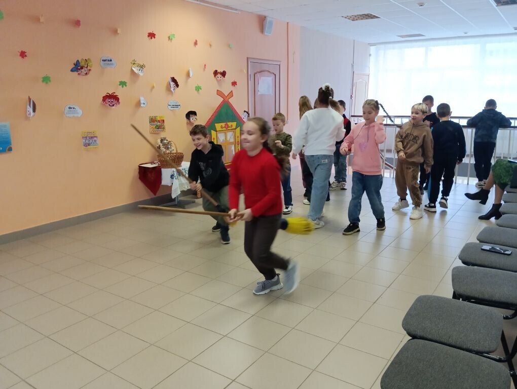 В первый день осенних каникул для учащихся Гимназии №1 в детской библиотеке прошла литературная игротека В первый день осенних каникул для учащихся Гимназии №1 в детской библиотеке прошла литературная игротека