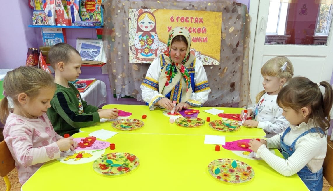 В МБДОУ - детский сад №30 «Звёздочка» в старшей группе прошел тематический день “ День русской матрешки” В МБДОУ - детский сад №30 «Звёздочка» в старшей группе прошел тематический день “ День русской матрешки”
