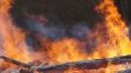 Вспыхнувший дом под Клинцами тушили три пожарные машины