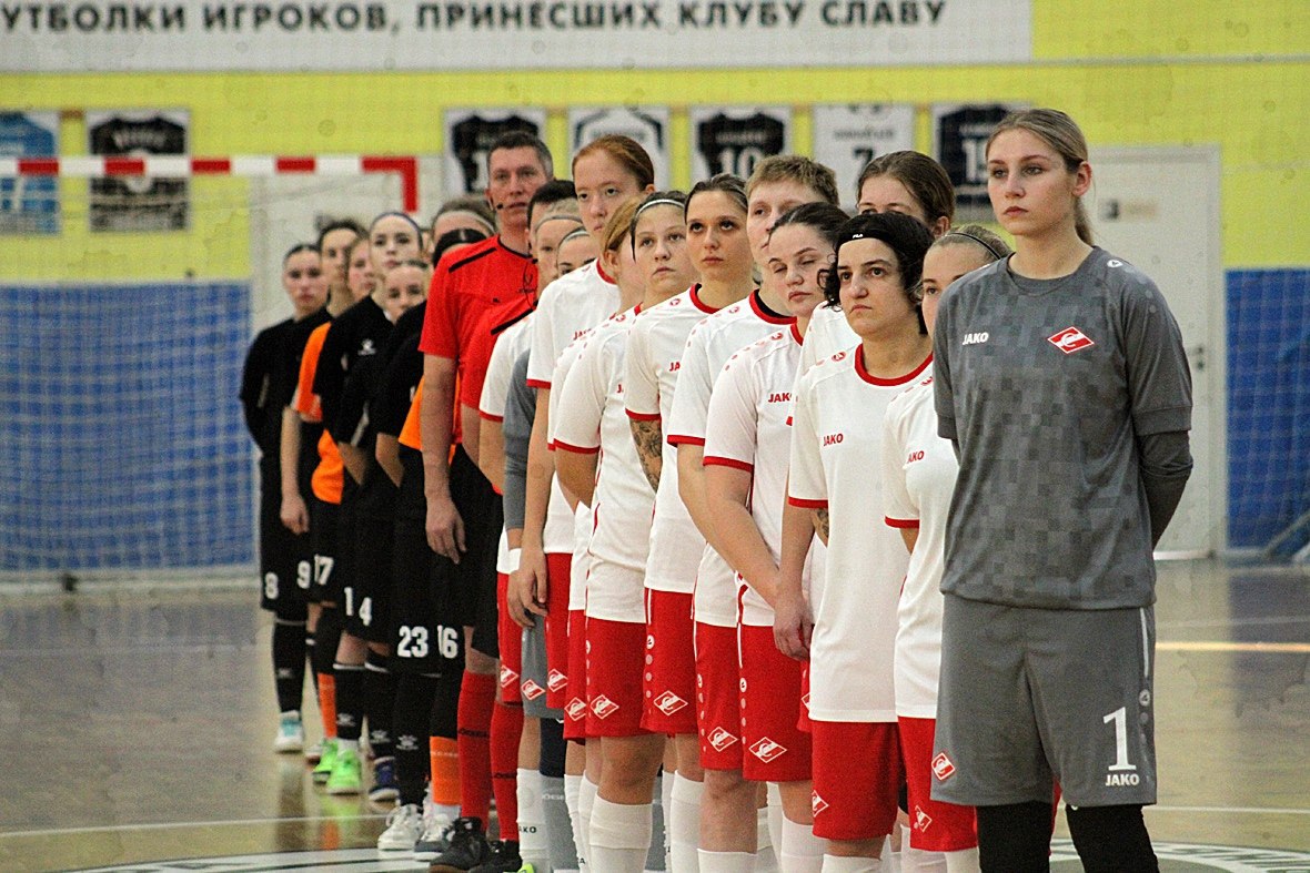 Брянский «Спартак» побеждает в высшей лиге