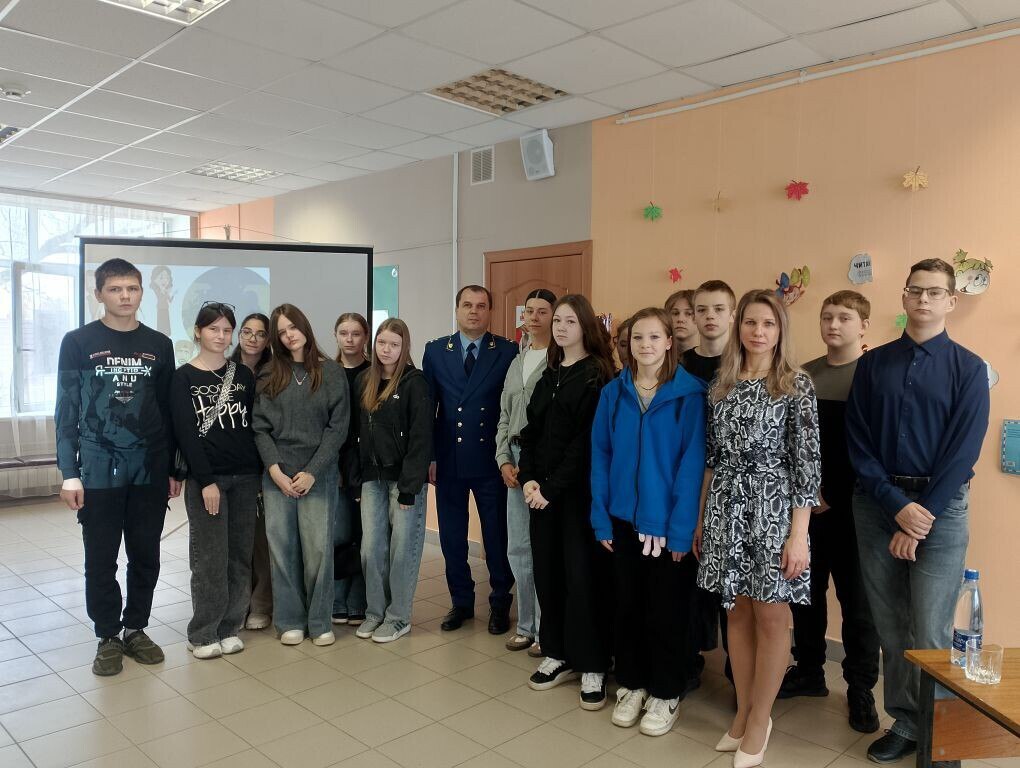 В детской библиотеке для восьмиклассников МБОУ-СОШ №9 им. А.Г. Карлова прошел урок правовой грамотности «Защити себя от экстремизма» В детской библиотеке для восьмиклассников МБОУ-СОШ №9 им. А.Г. Карлова прошел урок правовой грамотности «Защити себя от экстремизма»