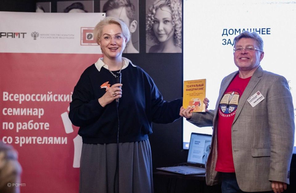 Руководитель литературно-драматургической части Брянского ТЮЗа, художественны руководитель проекта «Фестиваль школьных театров «Классика в классы», посвящены 80-летию Великой Победы» Борис Антропьев выступил на XII...