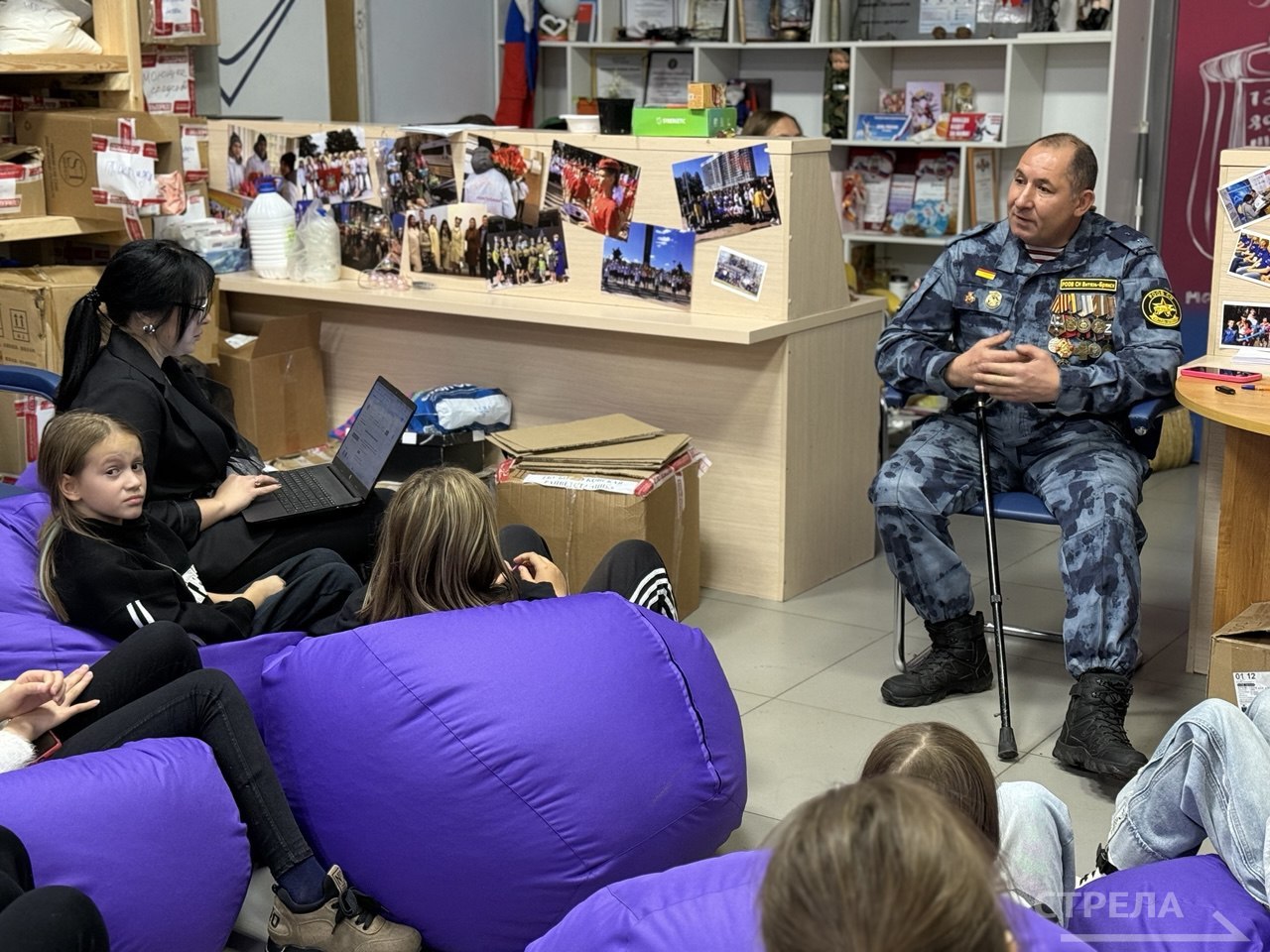В Брянске в рамках образовательного интенсива в Ресурсном центре по развитию добровольческого движения и общественных инициатив организовали экскурсию для активистов отделения «Движения Первых» Центра внешкольной работы... В Брянске в рамках образовательного интенсива в Ресурсном центре по развитию добровольческого движения и общественных инициатив организовали экскурсию для активистов отделения «Движения Первых» Центра внешкольной работы...
