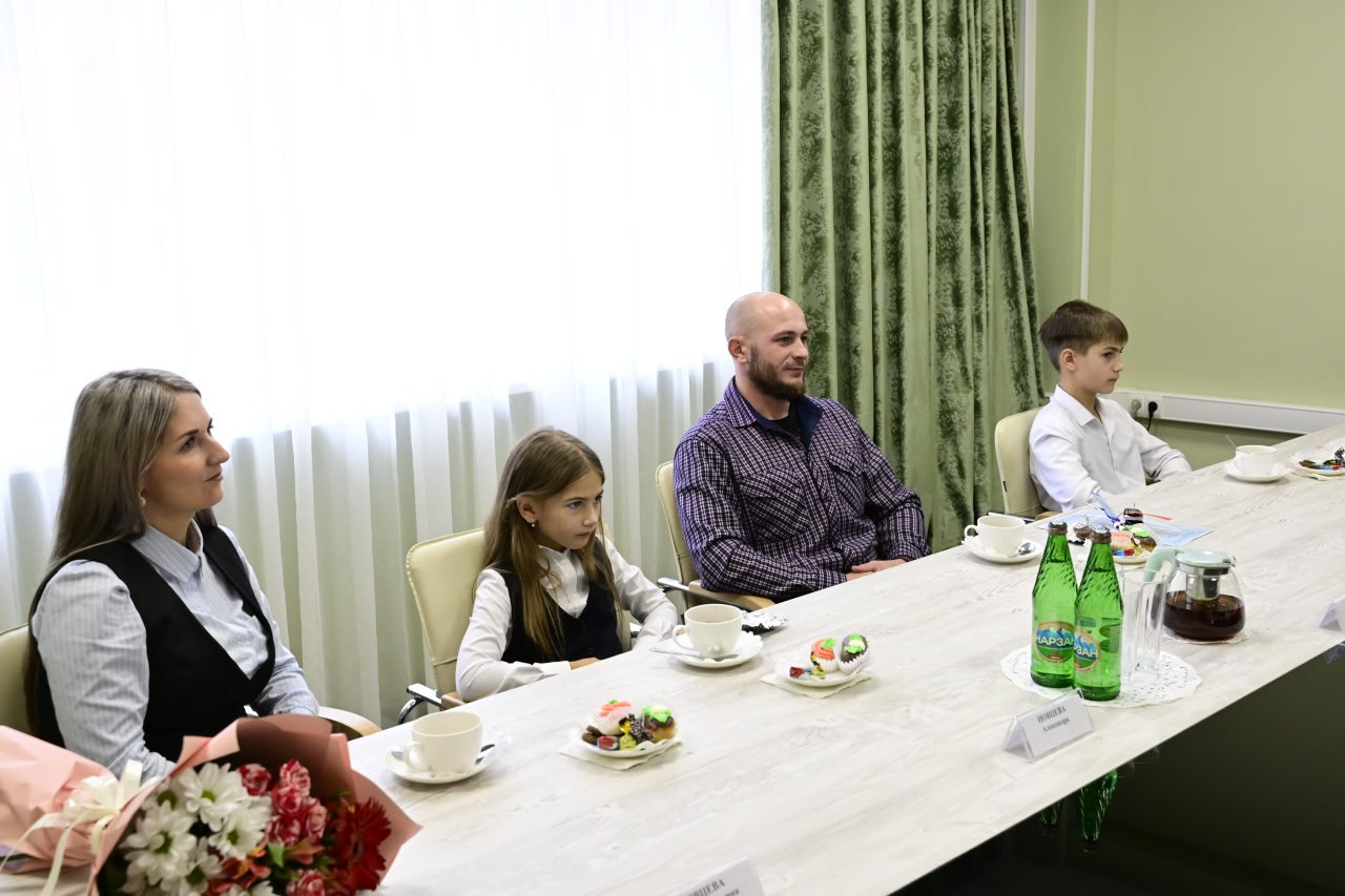 Александр Богомаз: Сегодня в региональном фонде «Защитники Отечества» вручил автомобиль с ручным управлением участнику специальной военной операции, ветерану боевых действий Алексею Андреевичу Новцеву Александр Богомаз: Сегодня в региональном фонде «Защитники Отечества» вручил автомобиль с ручным управлением участнику специальной военной операции, ветерану боевых действий Алексею Андреевичу Новцеву