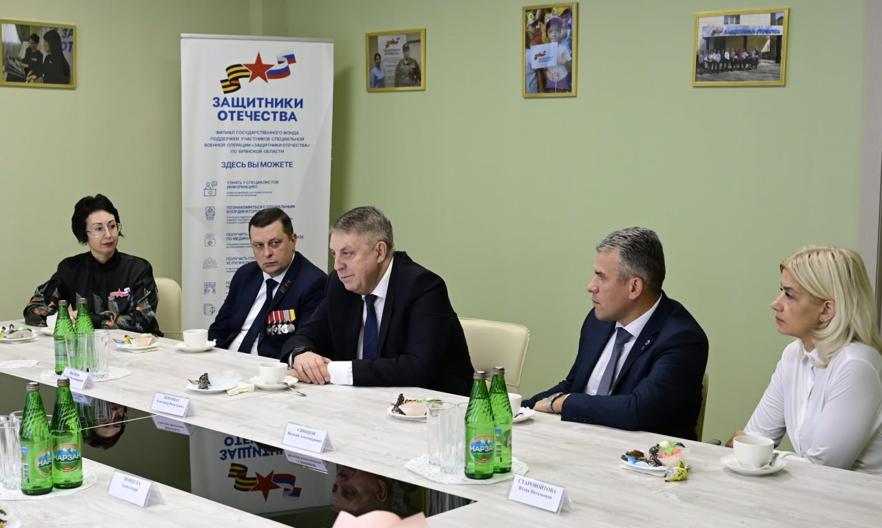 Александр Богомаз: Сегодня в региональном фонде «Защитники Отечества» вручил автомобиль с ручным управлением участнику специальной военной операции, ветерану боевых действий Алексею Андреевичу Новцеву Александр Богомаз: Сегодня в региональном фонде «Защитники Отечества» вручил автомобиль с ручным управлением участнику специальной военной операции, ветерану боевых действий Алексею Андреевичу Новцеву