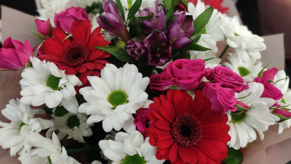 Президент России Владимир Путин подписал очередной указ о награждении государственными наградами