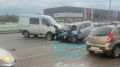 В Брянске на Флотской жестко столкнулись микроавтобус и легковушка
