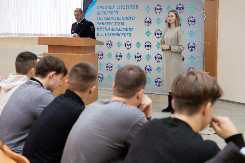 Брянские полицейские подвели итоги антинаркотической акции «Сообщи, где торгуют смертью» Брянские полицейские подвели итоги антинаркотической акции «Сообщи, где торгуют смертью»