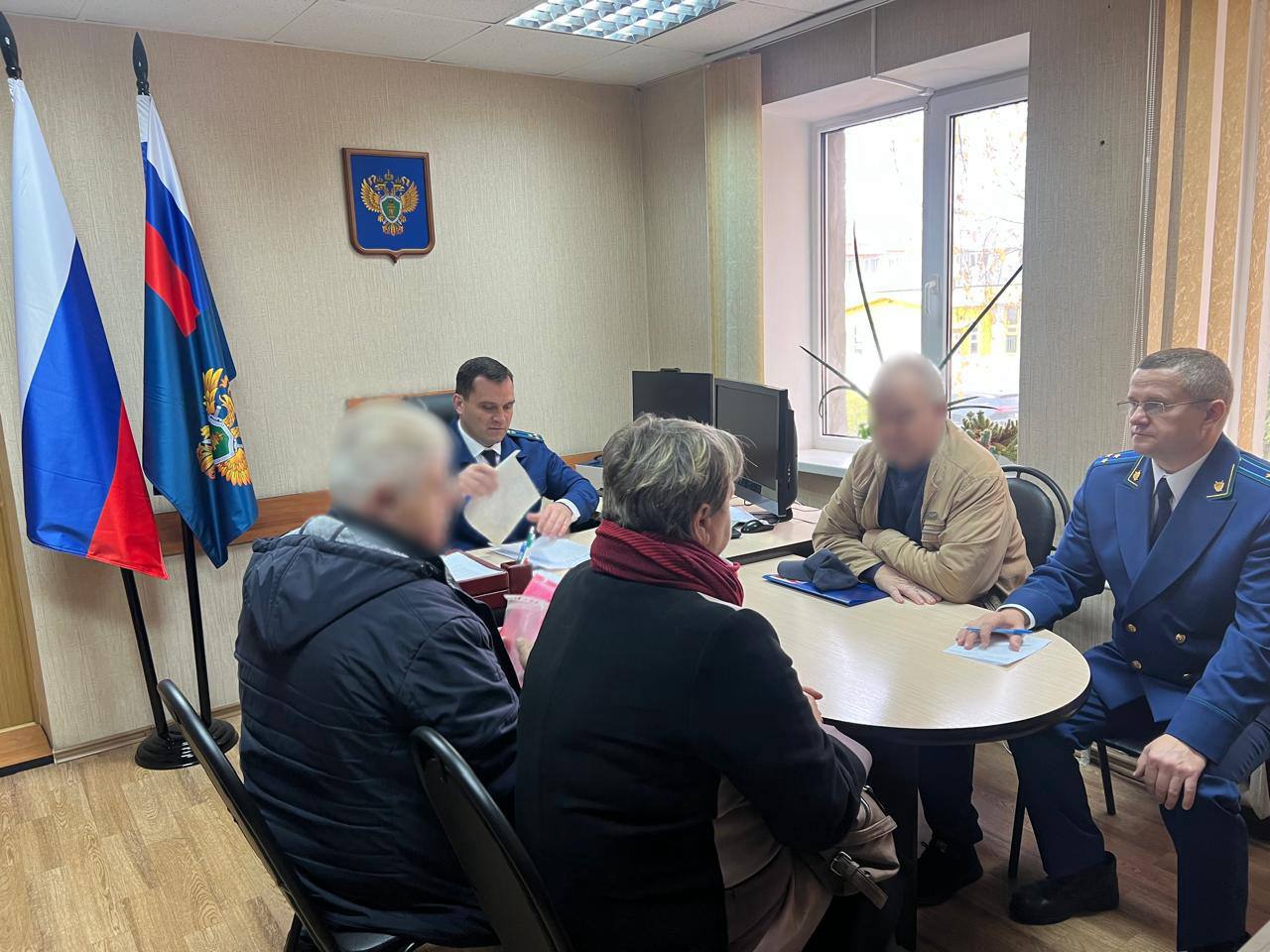 Заместитель прокурора области Роман Никифоров провел личный прием жителей Выгоничского района