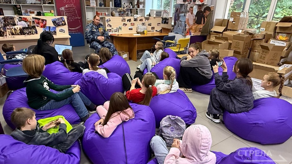 В Брянске в рамках образовательного интенсива в Ресурсном центре по развитию добровольческого движения и общественных инициатив организовали экскурсию для активистов отделения «Движения Первых» Центра внешкольной работы...