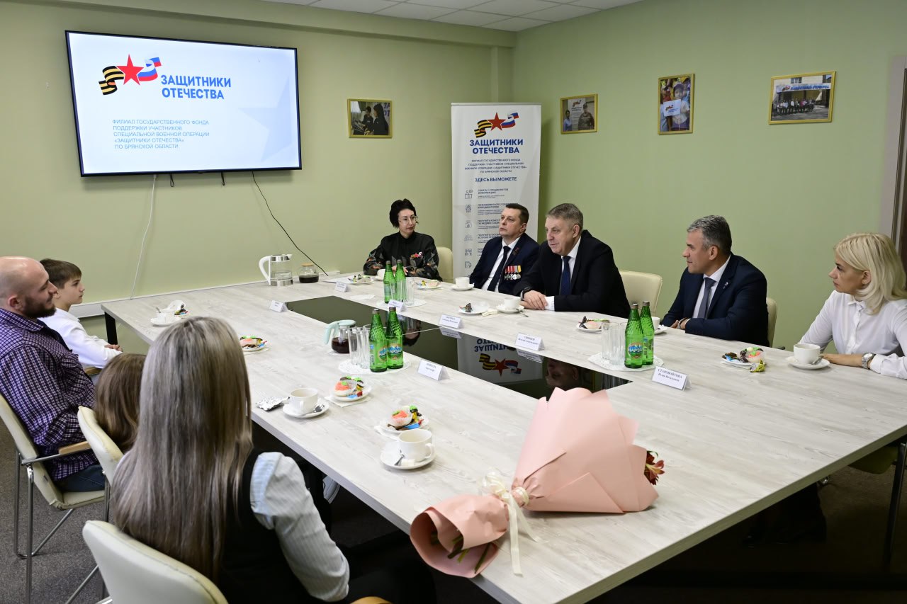 Александр Богомаз: Сегодня в региональном фонде «Защитники Отечества» вручил автомобиль с ручным управлением участнику специальной военной операции, ветерану боевых действий Алексею Андреевичу Новцеву Александр Богомаз: Сегодня в региональном фонде «Защитники Отечества» вручил автомобиль с ручным управлением участнику специальной военной операции, ветерану боевых действий Алексею Андреевичу Новцеву