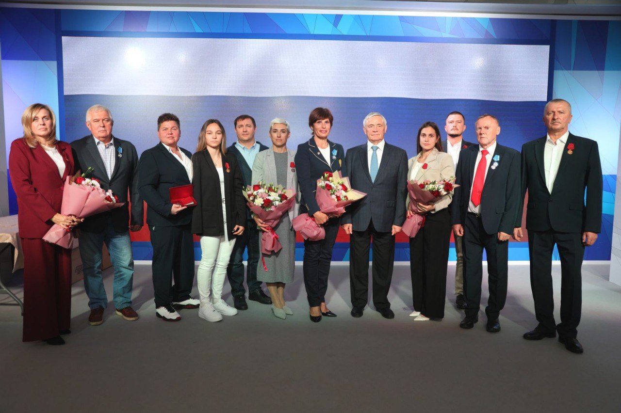 Министр спорта РФ Михаил Дегтярёв вручил государственные награды тренерам и спортсменам—паралимпийцам Министр спорта РФ Михаил Дегтярёв вручил государственные награды тренерам и спортсменам—паралимпийцам