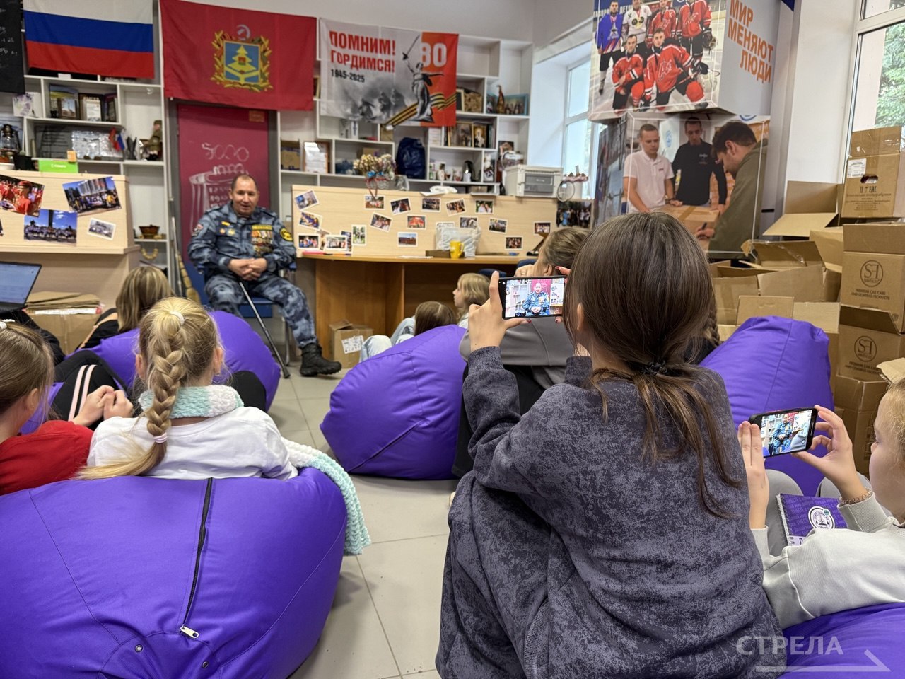 В Брянске в рамках образовательного интенсива в Ресурсном центре по развитию добровольческого движения и общественных инициатив организовали экскурсию для активистов отделения «Движения Первых» Центра внешкольной работы... В Брянске в рамках образовательного интенсива в Ресурсном центре по развитию добровольческого движения и общественных инициатив организовали экскурсию для активистов отделения «Движения Первых» Центра внешкольной работы...