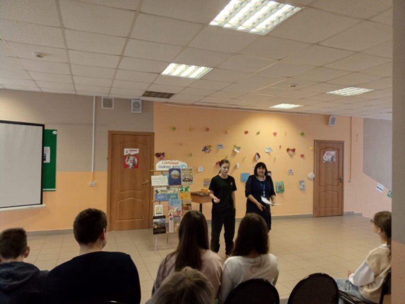 "Кто читает, тот много знает, а кто знает – всегда побеждает!" "Кто читает, тот много знает, а кто знает – всегда побеждает!"