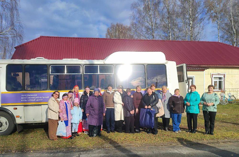 Автоклуб Дятьковского района порадовал зрителей концертной программой «Родные просторы», посвященной Дню народного единства Автоклуб Дятьковского района порадовал зрителей концертной программой «Родные просторы», посвященной Дню народного единства
