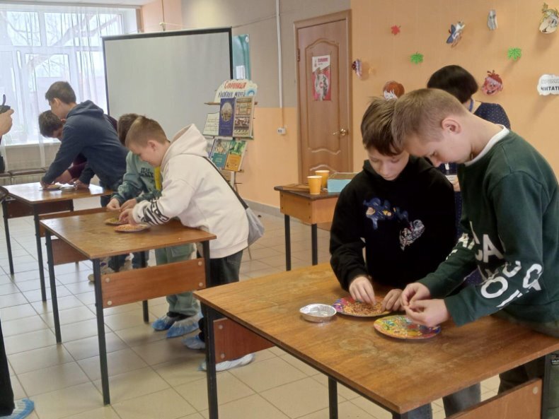 "Кто читает, тот много знает, а кто знает – всегда побеждает!" "Кто читает, тот много знает, а кто знает – всегда побеждает!"