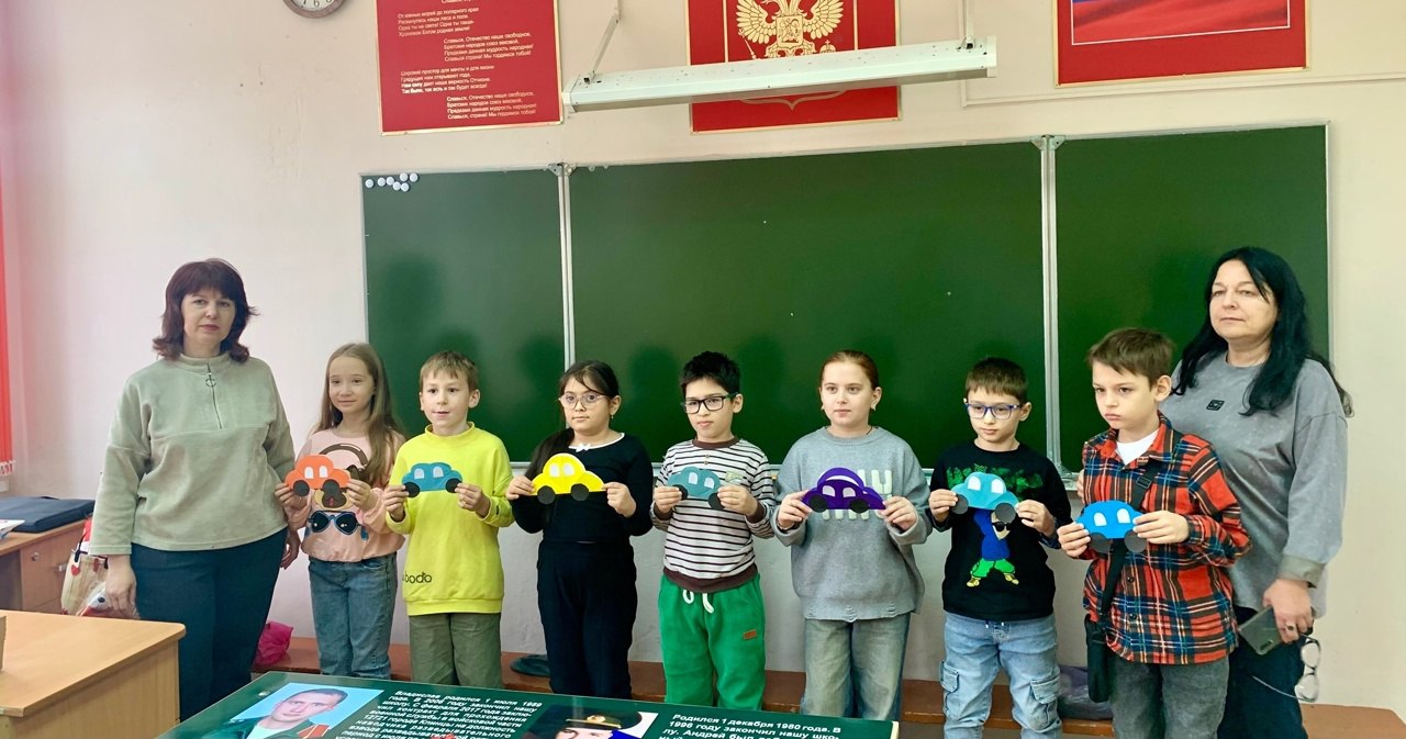 28 октября, в МБОУ - СОШ №3 им. С.Орджоникидзе г.Клинцы прошел увлекательный мастер-класс по созданию открытки в виде машины, для учащихся 2,4 классов под руководством педагога дополнительного образования Жуковой Натальи... 28 октября, в МБОУ - СОШ №3 им. С.Орджоникидзе г.Клинцы прошел увлекательный мастер-класс по созданию открытки в виде машины, для учащихся 2,4 классов под руководством педагога дополнительного образования Жуковой Натальи...