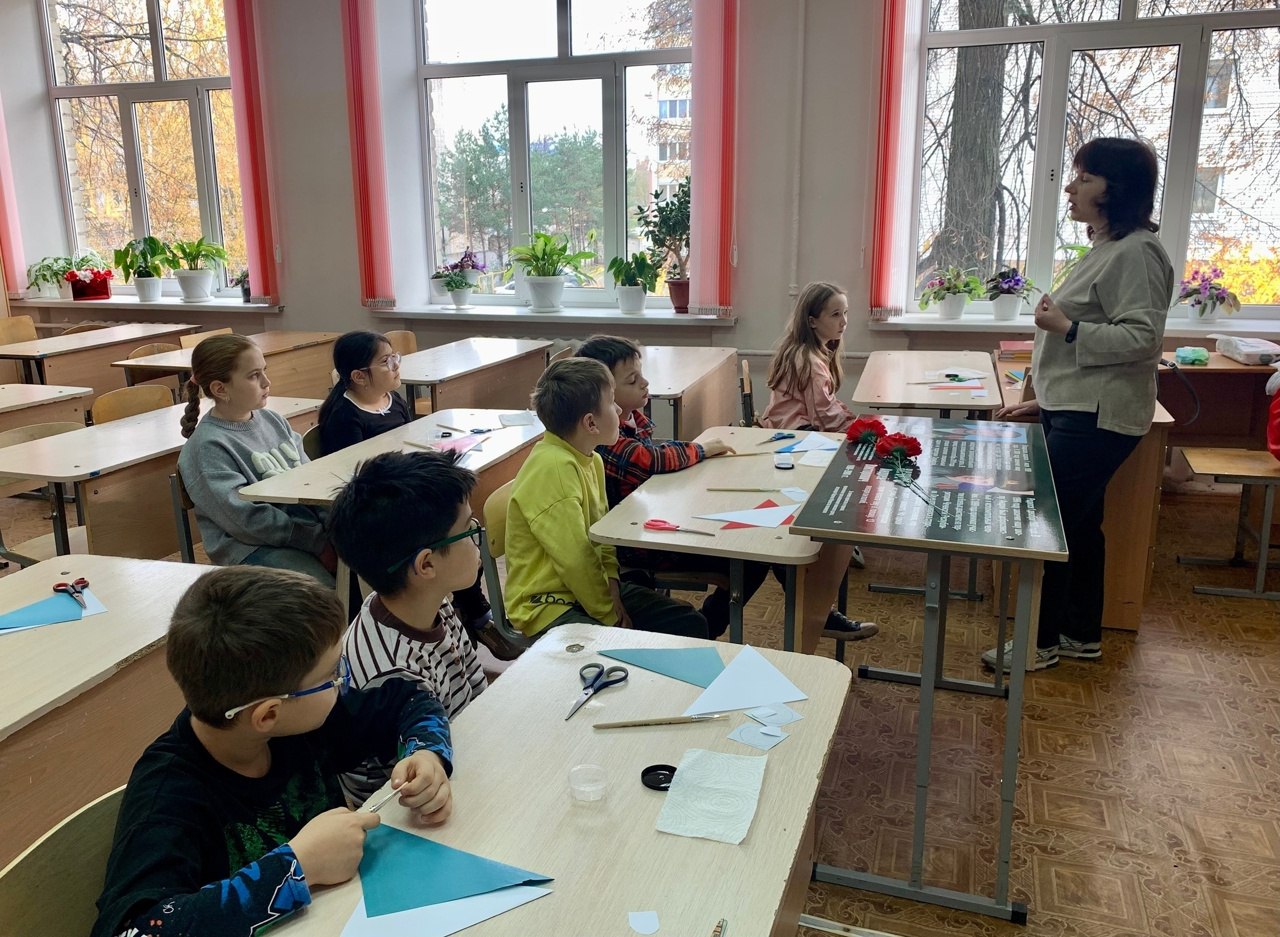 28 октября, в МБОУ - СОШ №3 им. С.Орджоникидзе г.Клинцы прошел увлекательный мастер-класс по созданию открытки в виде машины, для учащихся 2,4 классов под руководством педагога дополнительного образования Жуковой Натальи... 28 октября, в МБОУ - СОШ №3 им. С.Орджоникидзе г.Клинцы прошел увлекательный мастер-класс по созданию открытки в виде машины, для учащихся 2,4 классов под руководством педагога дополнительного образования Жуковой Натальи...