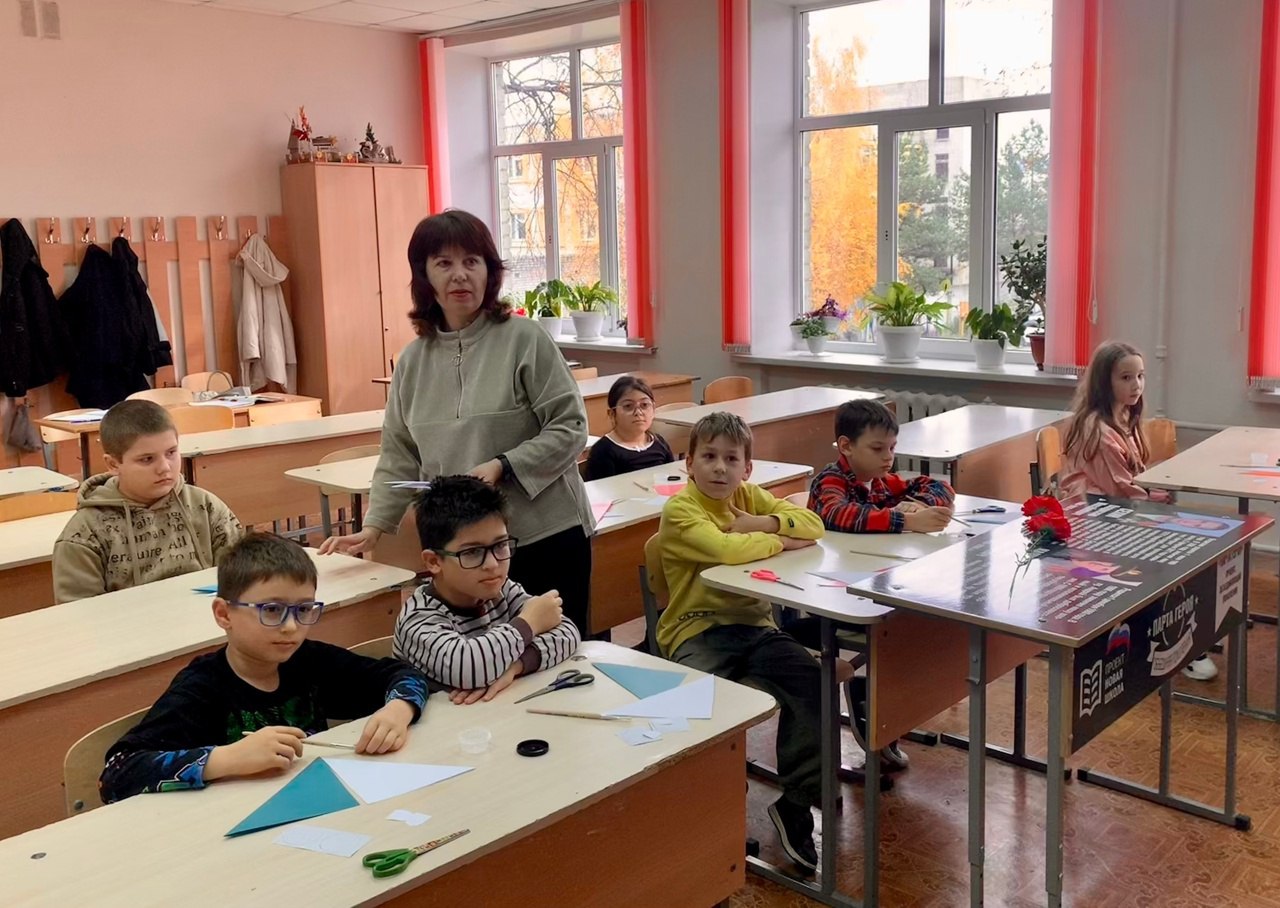 28 октября, в МБОУ - СОШ №3 им. С.Орджоникидзе г.Клинцы прошел увлекательный мастер-класс по созданию открытки в виде машины, для учащихся 2,4 классов под руководством педагога дополнительного образования Жуковой Натальи... 28 октября, в МБОУ - СОШ №3 им. С.Орджоникидзе г.Клинцы прошел увлекательный мастер-класс по созданию открытки в виде машины, для учащихся 2,4 классов под руководством педагога дополнительного образования Жуковой Натальи...