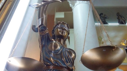 Прокуратура требует через суд выплатить семье из Брянского района компенсацию за дом