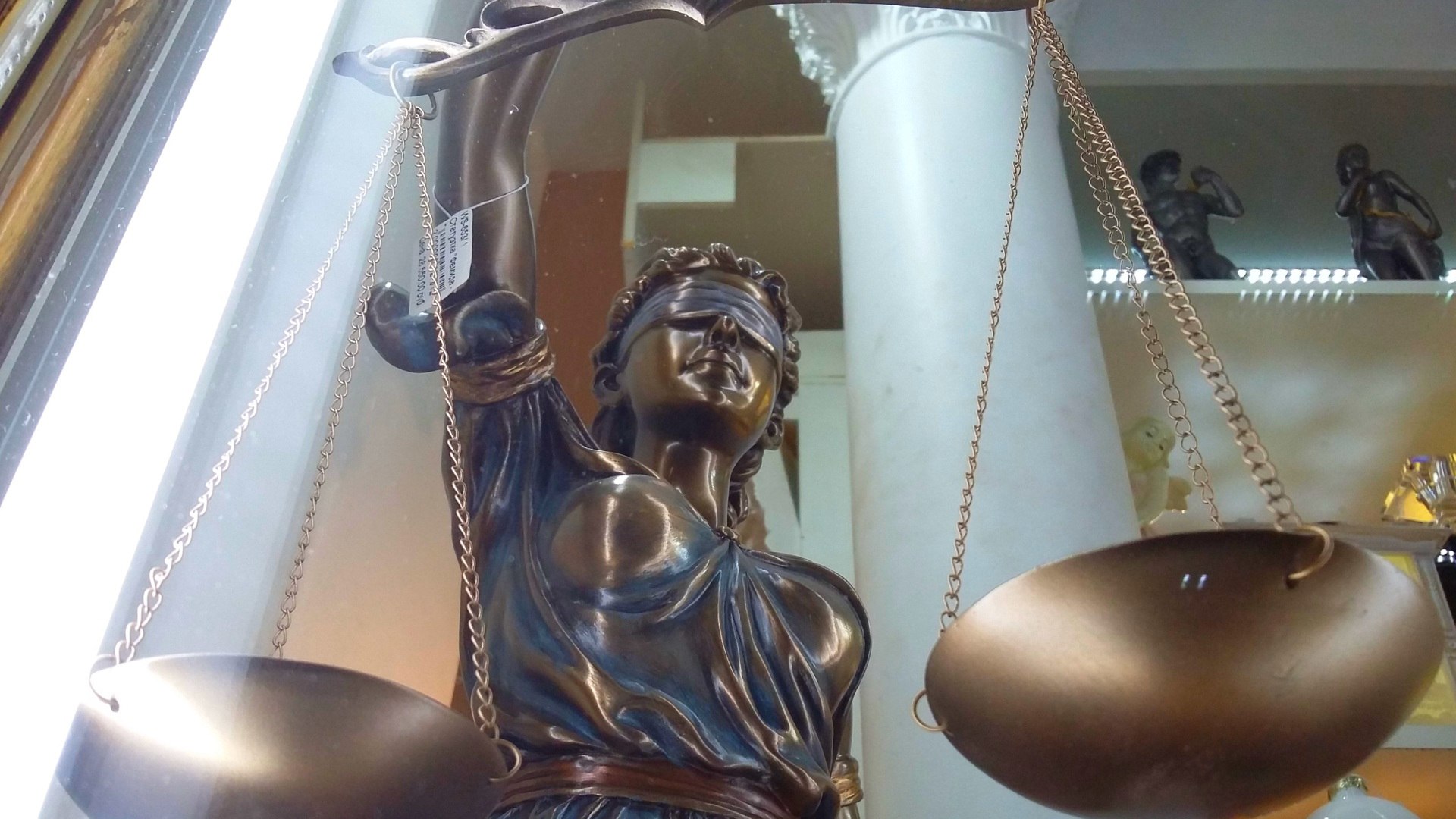 Прокуратура требует через суд выплатить семье из Брянского района компенсацию за дом