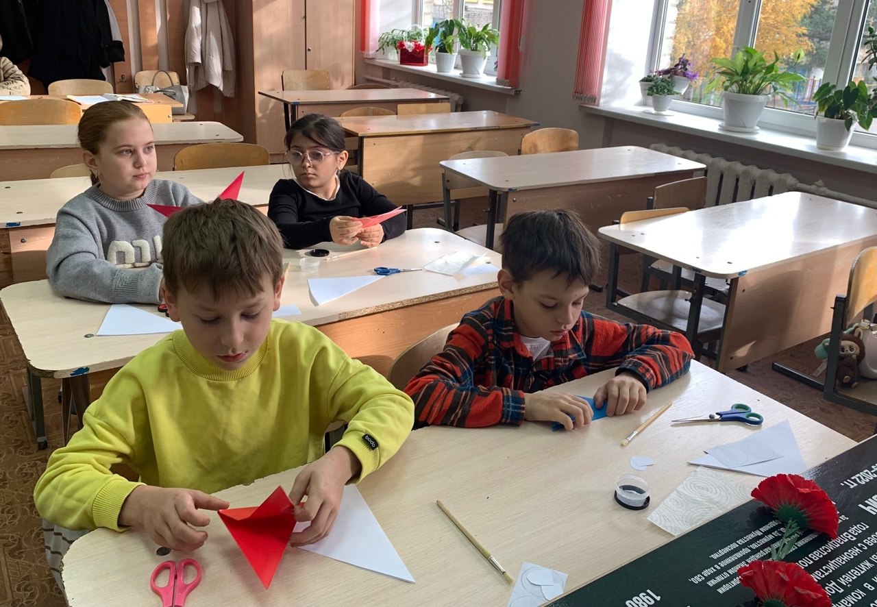 28 октября, в МБОУ - СОШ №3 им. С.Орджоникидзе г.Клинцы прошел увлекательный мастер-класс по созданию открытки в виде машины, для учащихся 2,4 классов под руководством педагога дополнительного образования Жуковой Натальи... 28 октября, в МБОУ - СОШ №3 им. С.Орджоникидзе г.Клинцы прошел увлекательный мастер-класс по созданию открытки в виде машины, для учащихся 2,4 классов под руководством педагога дополнительного образования Жуковой Натальи...