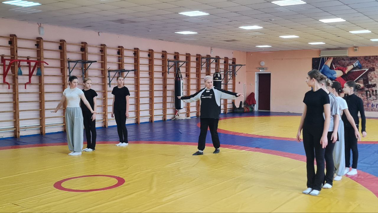 28 октября педагог дополнительного образования Центра детского творчества Рословец И.Б. в рамках социального партнерства организовала мастер – класс «Народный танец» для детей, посещающих МБУДО СШ «Луч» им. В. Фридзона 28 октября педагог дополнительного образования Центра детского творчества Рословец И.Б. в рамках социального партнерства организовала мастер – класс «Народный танец» для детей, посещающих МБУДО СШ «Луч» им. В. Фридзона