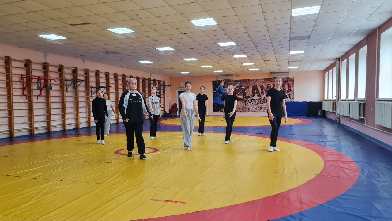 28 октября педагог дополнительного образования Центра детского творчества Рословец И.Б. в рамках социального партнерства организовала мастер – класс «Народный танец» для детей, посещающих МБУДО СШ «Луч» им. В. Фридзона 28 октября педагог дополнительного образования Центра детского творчества Рословец И.Б. в рамках социального партнерства организовала мастер – класс «Народный танец» для детей, посещающих МБУДО СШ «Луч» им. В. Фридзона