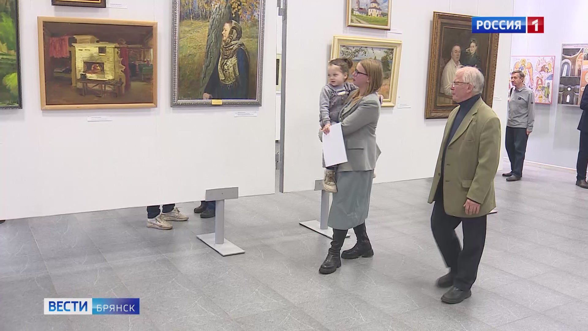 В выставочном зале "Персона" открылась экспозиция работ художественных династий Брянска