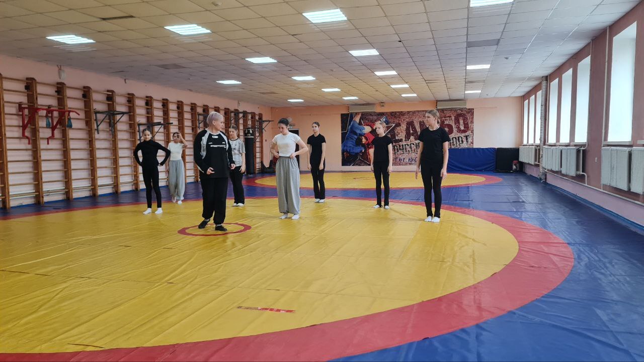 28 октября педагог дополнительного образования Центра детского творчества Рословец И.Б. в рамках социального партнерства организовала мастер – класс «Народный танец» для детей, посещающих МБУДО СШ «Луч» им. В. Фридзона 28 октября педагог дополнительного образования Центра детского творчества Рословец И.Б. в рамках социального партнерства организовала мастер – класс «Народный танец» для детей, посещающих МБУДО СШ «Луч» им. В. Фридзона